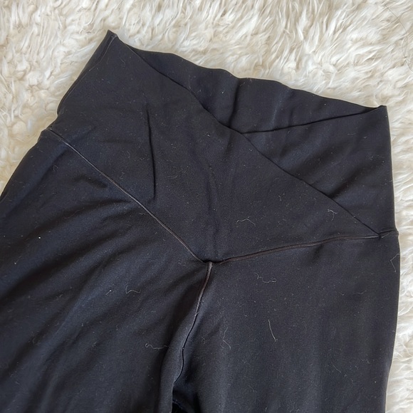 Offline by Aerie Real Me High Waisted Cropped Crossover Legging - Picture 3 of 4